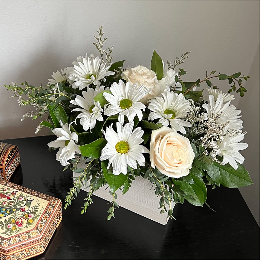 Fresh Linen Box Bouquet – Royal Flower Shop, Toms River NJ